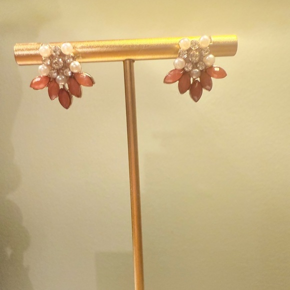 Vintage Coral and Pearl Floral Stud Earrings - Picture 3 of 7